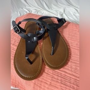 Universal Thread black leather sandal, size 7.5